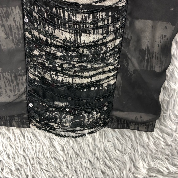 Daytrip Shirt Womens Medium Sequin Lace Overlay Detail Black White Abstract Top - Picture 6 of 7